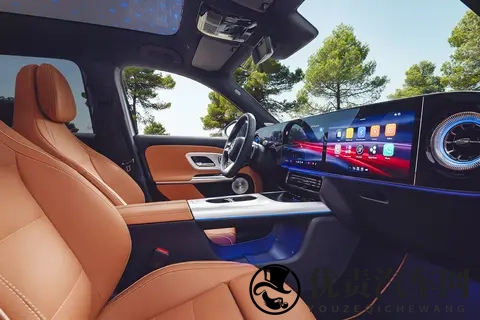 全新一代奔驰GLB内饰官图发布，三联屏+星空顶，5_7座都有-2