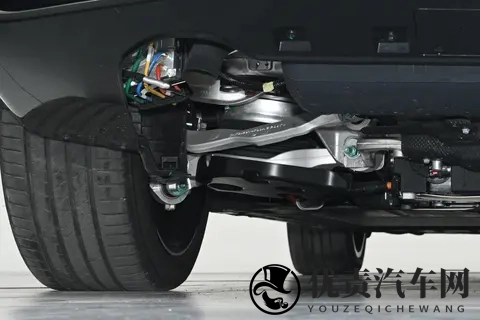 把客厅搬上车？腾势 N8L 凭 3 个 “L” 征服全家！-2