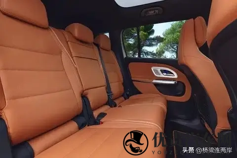 奔驰GLB换代跌破30万？三联屏星空顶全给齐-1