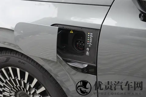 11月入手高端MPV，就选它！明星家庭一致选择，超高性价比-1