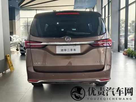 20年别克GL8,9万公里,陆上公务舱,现在还值多少?-1