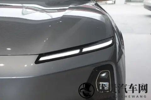 蔚来ET9，轴距3250毫米，41秒破百，纯电续航650公里+900V快充-1