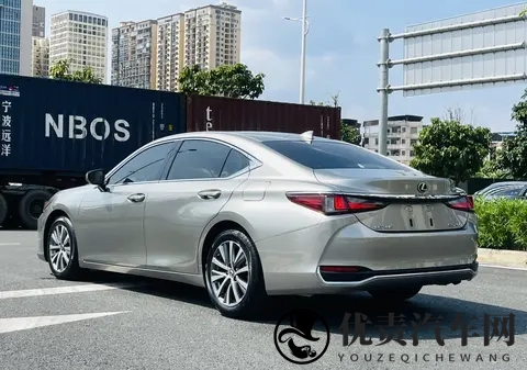 南宁二手车市场里的那辆“低调老大哥”-1