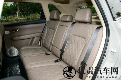 家用插混SUV选哪个？深度解析第三代蓝电E5 PLUS，处处都是惊喜！-2