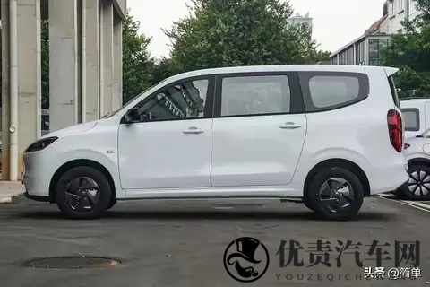 548万元起!全新五菱宏光燃油版正式上市,15升动力-3