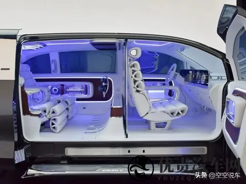 奔驰全新MPV来了！外观很梦幻，内饰太缥缈，网友：犹如在梦里！-1