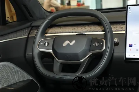 务实家庭之选，乐道 L90 七座 Max 版用车体验-3