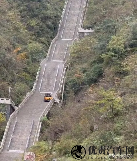 天门山天梯溜车上热搜 奇瑞为何致歉?-1
