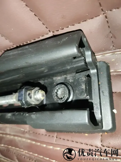 1998万！19年奥迪A6L，一手车况，商务家用皆宜-3