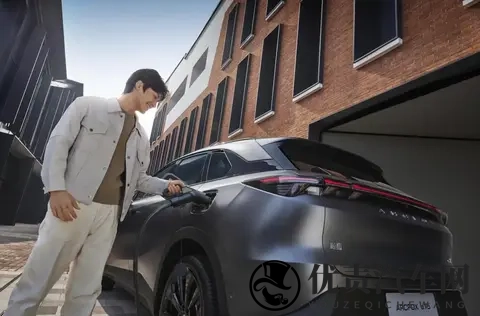 极狐T5纯电版吊打尚界H5：麦格纳制造+81%高强钢，耐用又安心-1