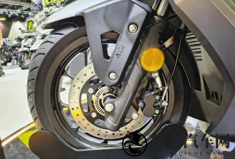 无极龙骨式踏板SR125 GTS米兰展亮相，水冷四气门+满配+十足战斗感-2