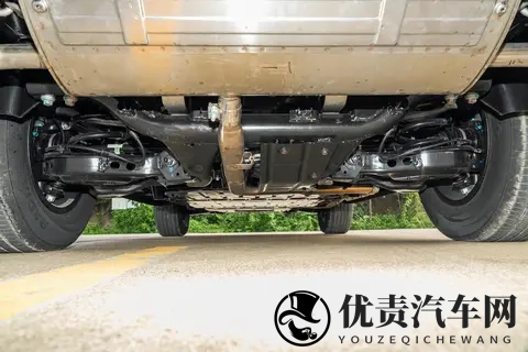 3299万元起售，20T插混+四驱，硬派SUV纵横G700适合家用？-3