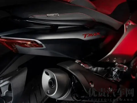 雅马哈TMAX推出25周年纪念版,这款“三缸踏板”怎么这么牛呢?-1