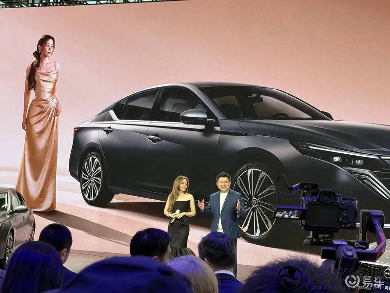 1299万起售，天籁·鸿蒙座舱版重塑燃油车智能新标杆-1