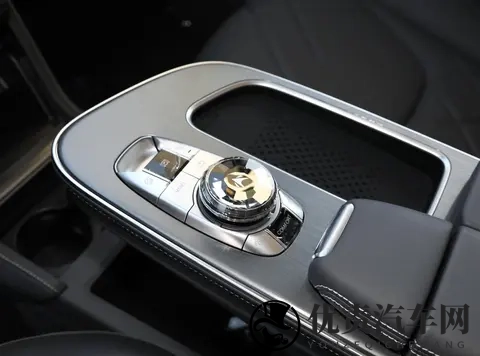 又一国产新能源，轴距2915mm，搭载华为双电机+宁德时代电池-1