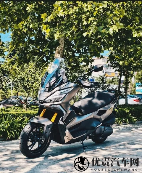 300CC踏板界“四大天王”:亲民、稳定、昂贵、好玩谁是你的菜-1