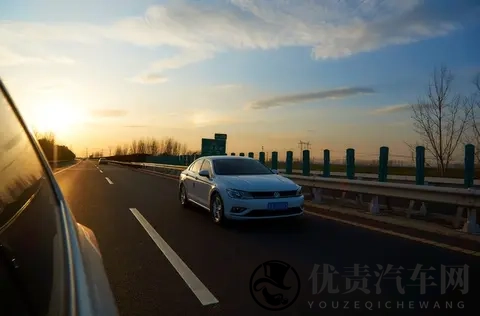 莲花Emeya：闪电般快充，刷新电动车界新纪录-1