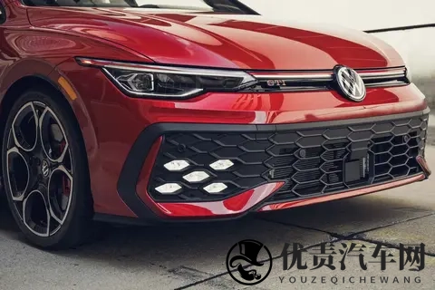 2026款高尔夫GTI来袭，20T可69秒破百，燃油钢炮还有未来吗？-3