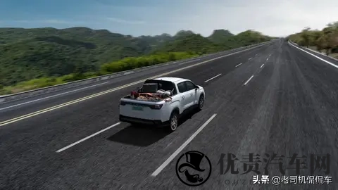 开完这台皮卡我才知道：为什么燃油车，怎么都干不过新能源！-3
