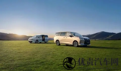 五菱星光730购车手册:侧滑门大七座,三种动力,推荐燃油高配-3