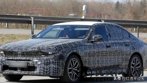 海外曝光全新“宝马5系”，内饰有些夸张了，双肾格栅成为历史！-1