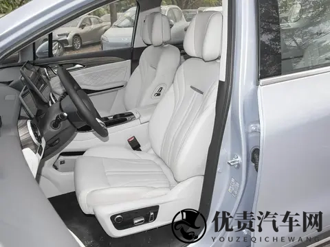 东风风行游艇PHEV上市,插混中型MPV,售1549万元起,会畅销吗?-1