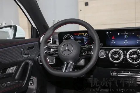 数据硬碰硬：奔驰 A 级竞品横评，性价比黑马竟是它-2
