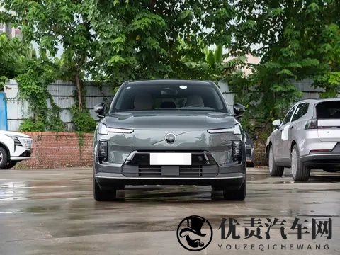 沃尔沃插混中大型SUV,限时2699万起,外观豪华厚重,续航很出色-2