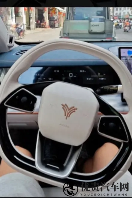 年轻人“抄底”烂尾车:一场性价比与风险的博弈-1