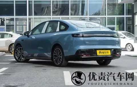 一年时间就生锈？吉利帝豪车主吐槽沐奕生活-1