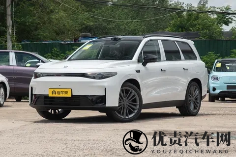 被低估的中大型SUV，配8295芯片+800V快充，零跑C16家用合适吗？-3