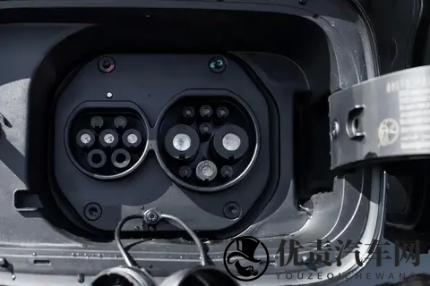 汽 _ 柴 _ 混动三动力！2498 万起的新款坦克 400 诚意够吗？-3