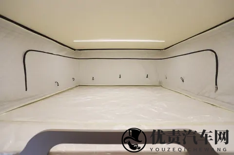 一箱油跑千公里，总电量超200度！标配四驱差速锁，还有超大床！-2