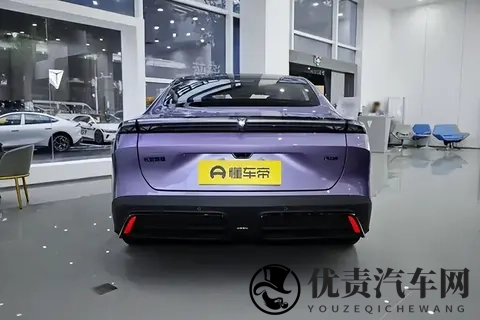 智能配置拉满，纯电续航670km，这样的轿跑还挑什么？-1