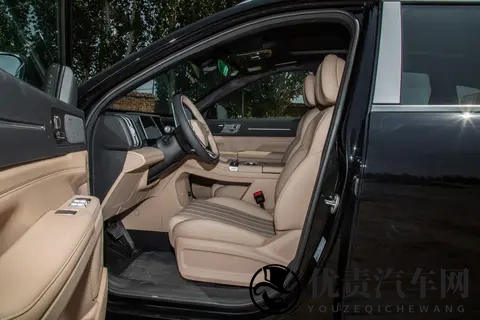 捷途山海L7 PLUS 2025款 220km 电七座豪华版：场景出行的全能型选手-3