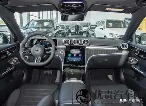 新款奔驰C级上市，外观内饰保持不变，配置升级，换装20T发动机-1