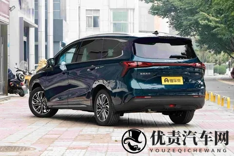 风行游艇PHEV上市,15万买插混MPV,中端市场要变天?-1