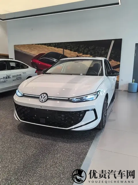 两种前脸可选,换装电子怀挡+隐藏式门把手,大众朗逸PRO实车到店-2