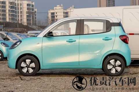 补贴价528万 宏光MINIEV四门版新车型上市 续航301km-1