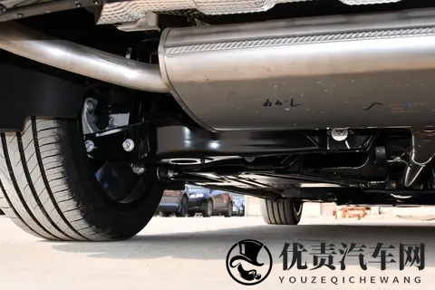 领克03：20T+碳纤维尾翼+锻造轮毂，全能运动轿车，你心动吗？-2