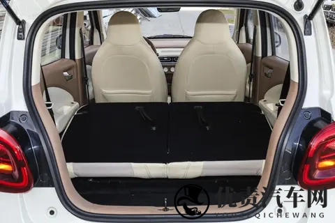 五菱宏光 MINIEV 2025 四门版测评：从日常用到选车的实用指南-2