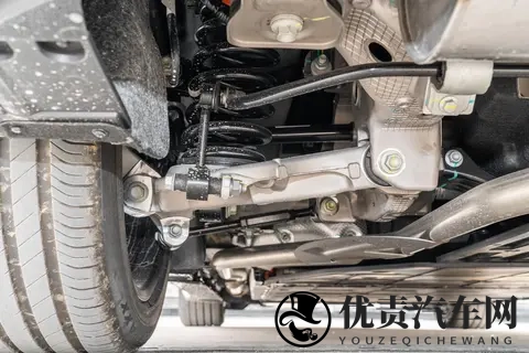 家庭出行的优雅伴侣：阿维塔12的空间与舒适体验-3