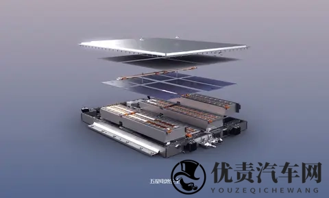 试驾东风奕派eπ007+15万级轿跑居然下放了高端配置?-3