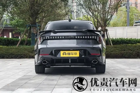 10万级家用轿车该选谁?试驾第三代领克03,全家人都满意-3