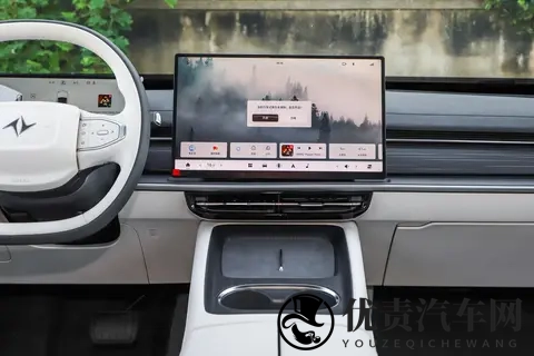 15万级轿跑新标杆，全系标配激光雷达，实拍东风奕派eπ007+-3