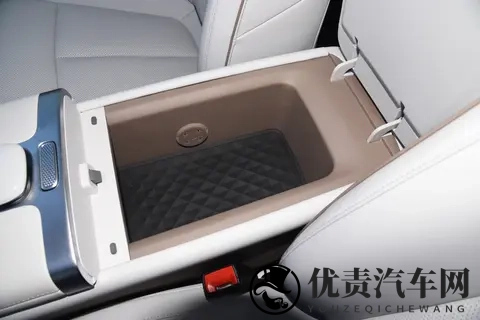 懂生活的人，选这款纯电轿车，续航510km，带娃出游不费劲-3