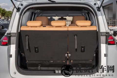 星光 730 PHEV：多动力双独悬低亏电油耗，大 7 座家用 MPV 驾乘体验-3