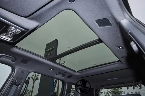 方程豹钛7：1300km超长续航+1880L魔术空间，解决带娃出行难题！-2