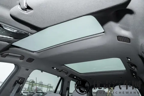 家庭出行的温馨伴侣:体验腾势N8L-3