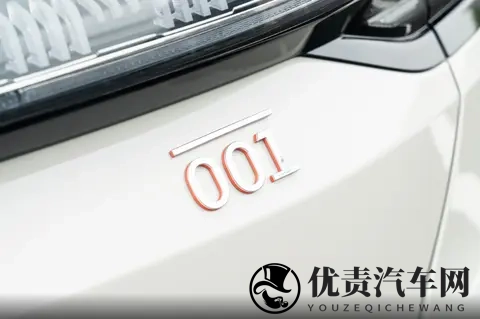 定位中大型车,指导价2698万起,ZEEKR 001怎么样?-2